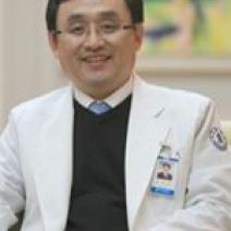 Врач онколог Дё Ёнг